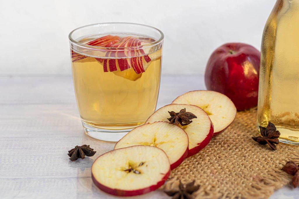 Quais são os possíveis efeitos colaterais ao tomar vinagre de maçã para emagrecimento?