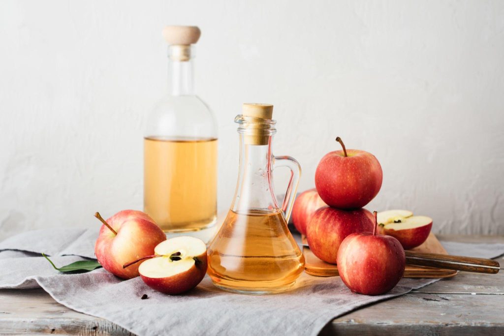 Há alimentos que devem ser evitados ao tomar vinagre de maçã para emagrecer?